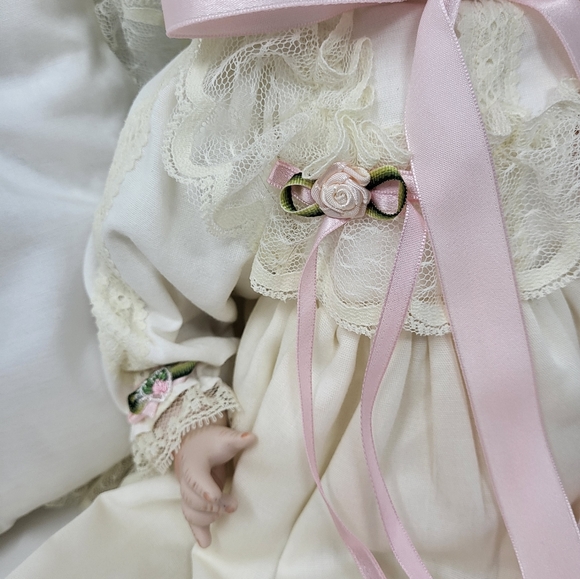 Studio Editions by Dynasty Tricia Porcelain Doll Limited Edition New With COA - Picture 2 of 15